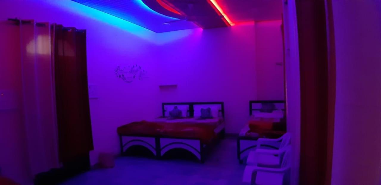 Blue Eye Backpackers Hostel Amritsar Buitenkant foto